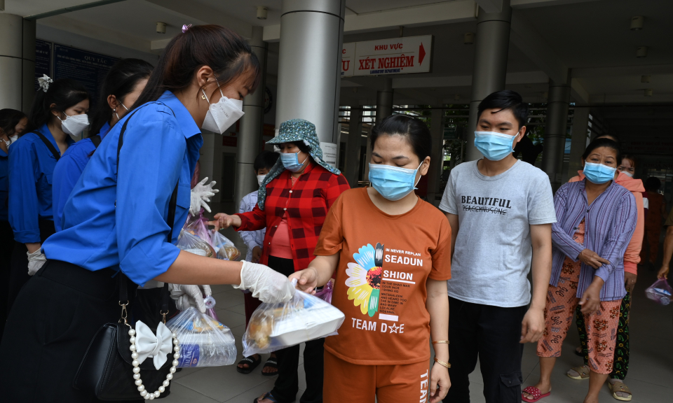 Bến Lức mô hình “Suất cơm nghĩa tình”