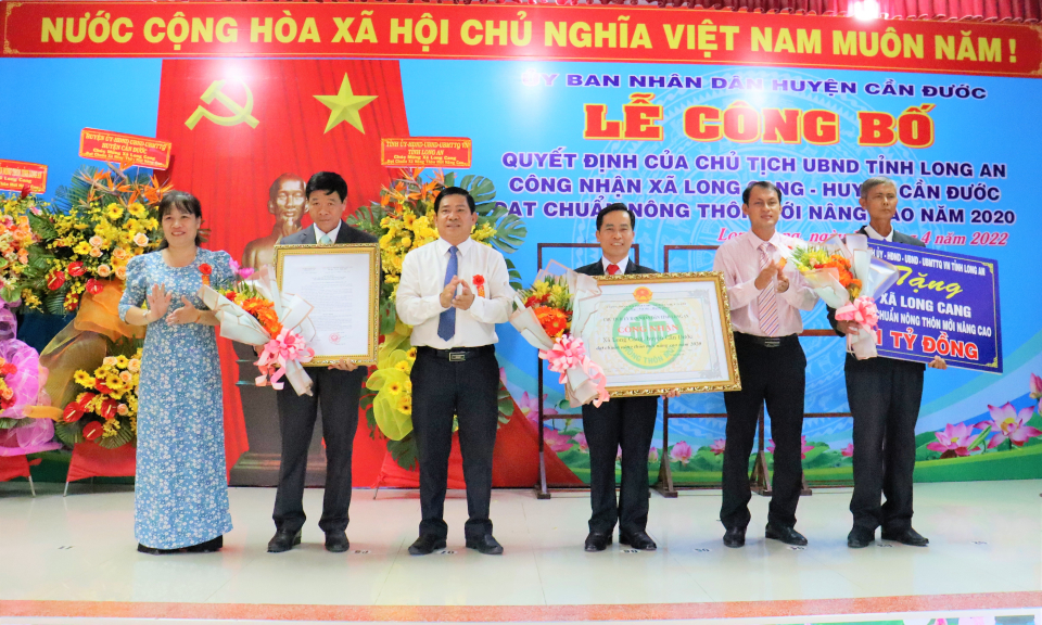 Xã Long Cang huyện Cần Đước đón nhận quyết định xã nông thôn mới nâng cao