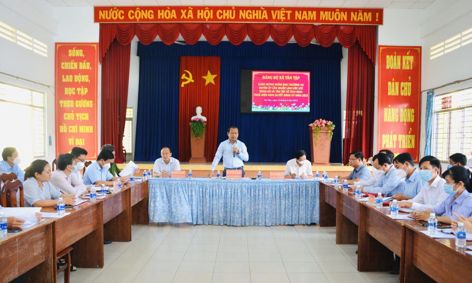 Ban thường vụ Huyện ủy Cần Giuộc làm việc tại xã Tân Tập 