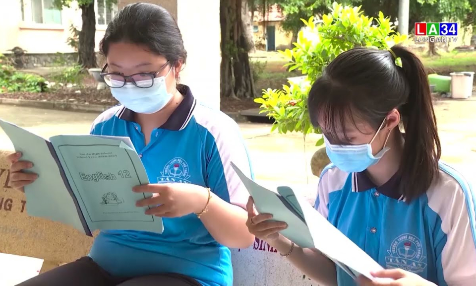 Khoảng cách giữa cha mẹ và con cái