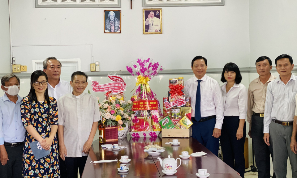 Lãnh đạo tỉnh thăm, chúc mừng lễ Phục sinh đồng bào công giáo tại Đức Hoà