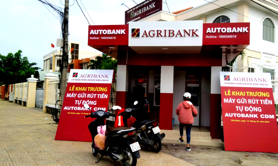 Argribank đưa vào sử dụng máy gửi tiền tự động tại Cần Đước