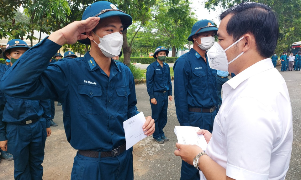 UBND TP Tân An thăm chiến sĩ mới