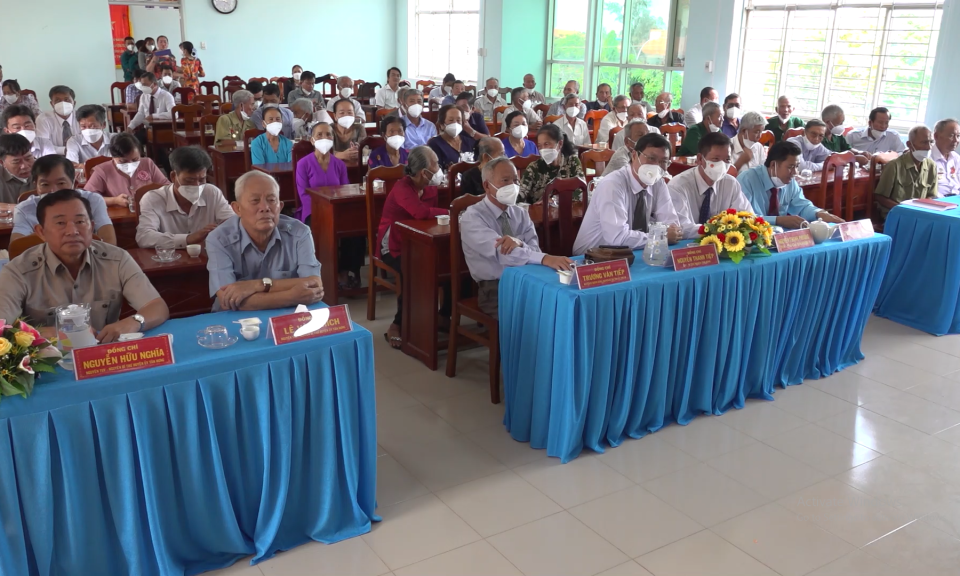 Tân Hưng họp mặt cán bộ tham gia kháng chiến 