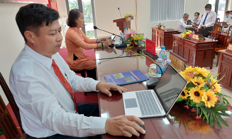 'Kỳ họp không giấy' đầu tiên của HĐND huyện Châu Thành