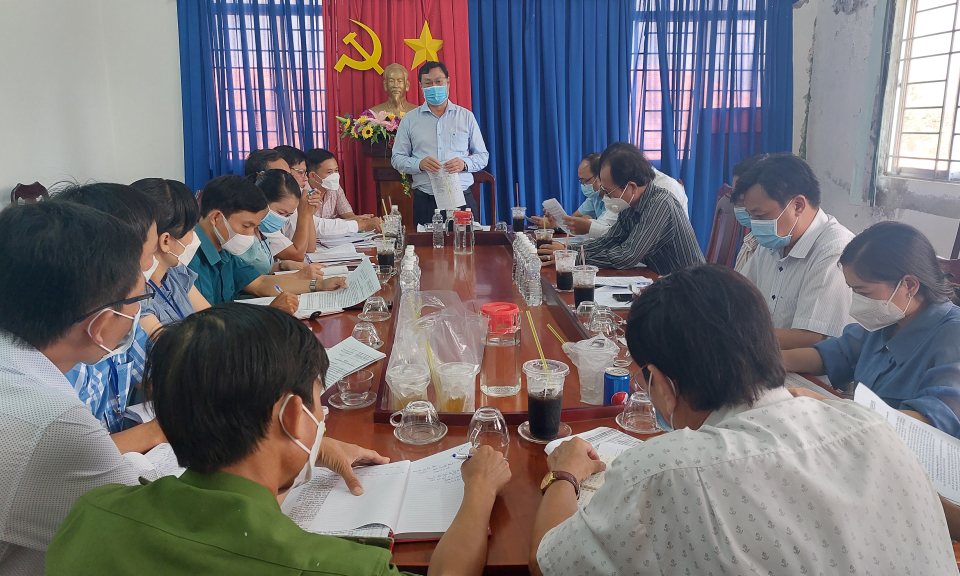 Bí thư huyện ủy Tân Hưng làm việc với Đảng ủy xã Vĩnh Châu B