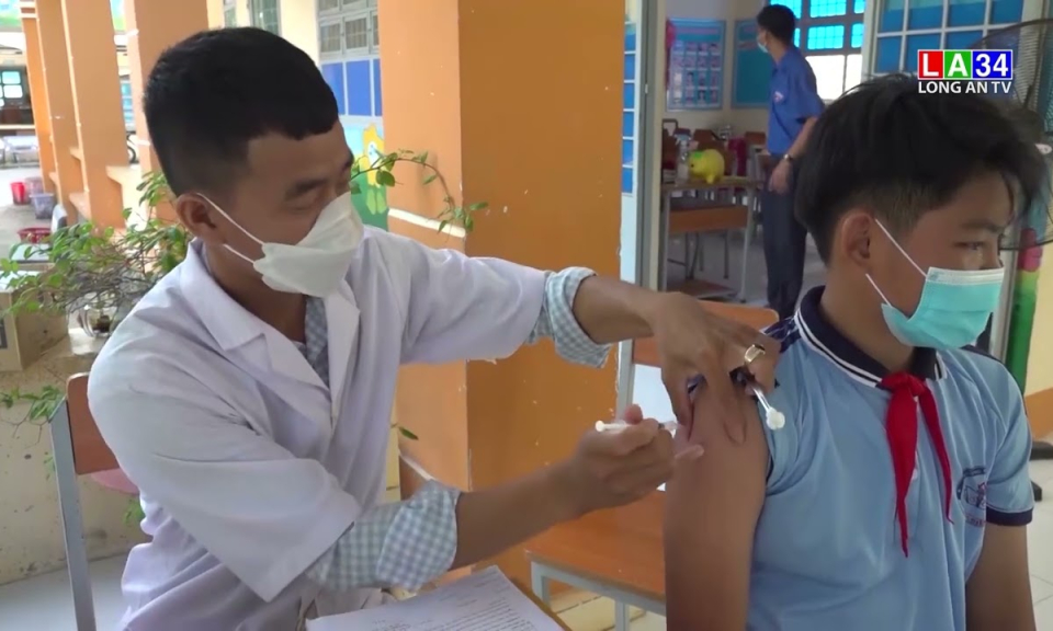 Cần Giuộc - Tân Hưng tiêm vaccine cho trẻ 11 tuổi