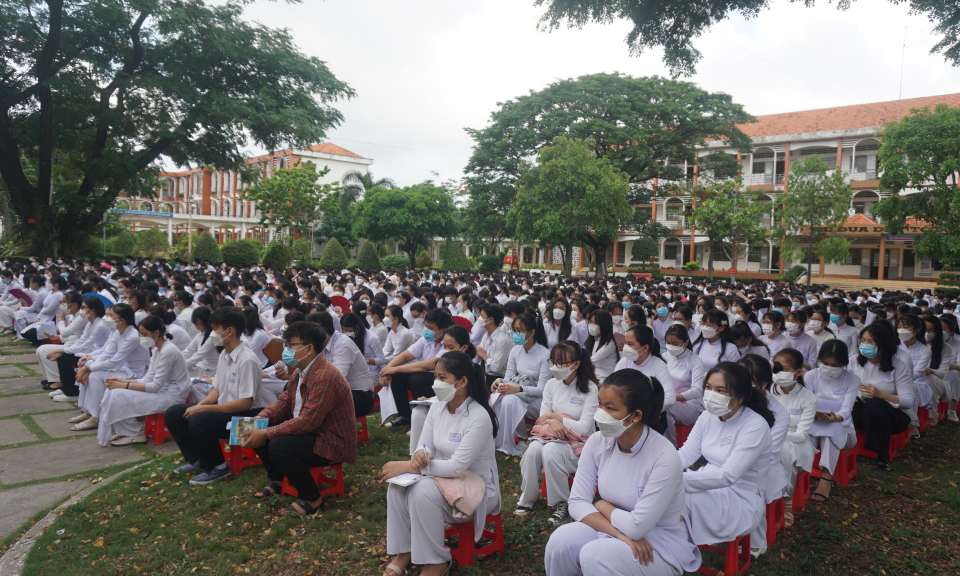 Tư vấn tuyển sinh quân sự cho học sinh THPT huyện Bến Lức