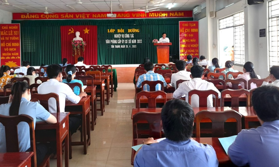 Tân Thạnh tập huấn nghiệp vụ công tác văn phòng cấp ủy cơ sở năm 2022