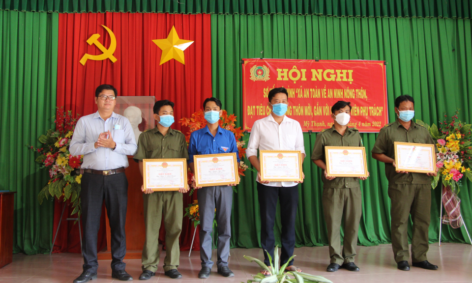 Thủ Thừa  sơ kết mô hình xã an toàn về an ninh nông thôn, đạt tiêu chuẩn nông thôn mới