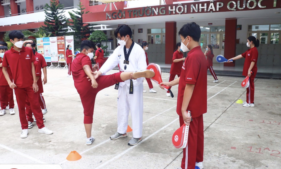 Bến Lức học tập đi đôi với rèn luyện thể lực