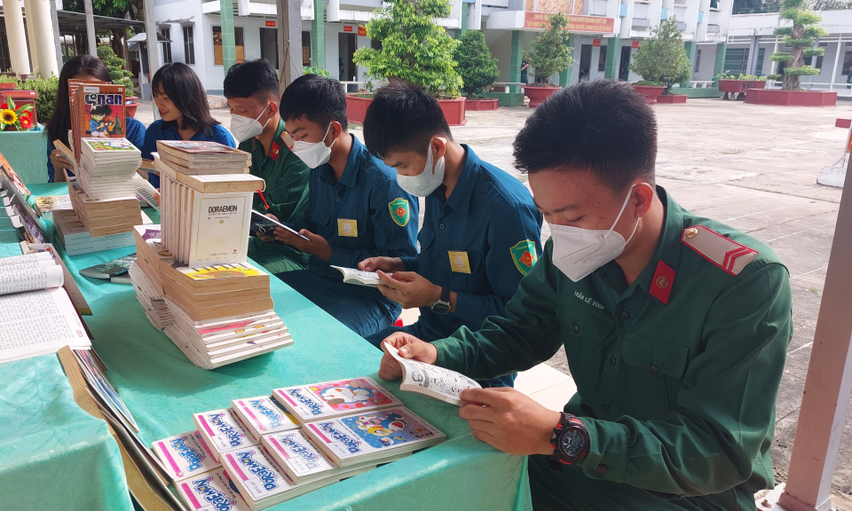 Tân Hưng khai mạc Ngày sách và Văn hóa đọc