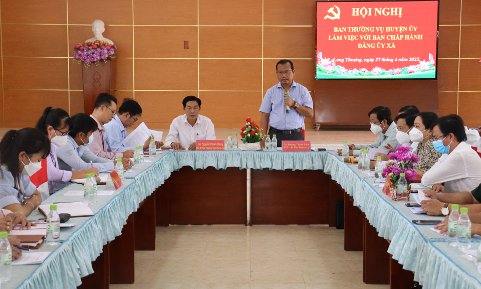 Ban Thường vụ Huyện ủy Cần Giuộc làm việc với Đảng bộ xã Long Thượng