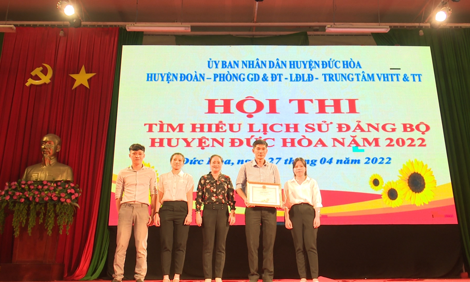 Đức Hòa tổ chức Hội thi tìm hiểu lịch sử Đảng bộ huyện