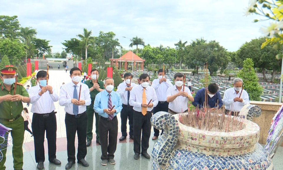 Vĩnh Hưng viếng Nghĩa trang liệt sĩ nhân ngày 30/4