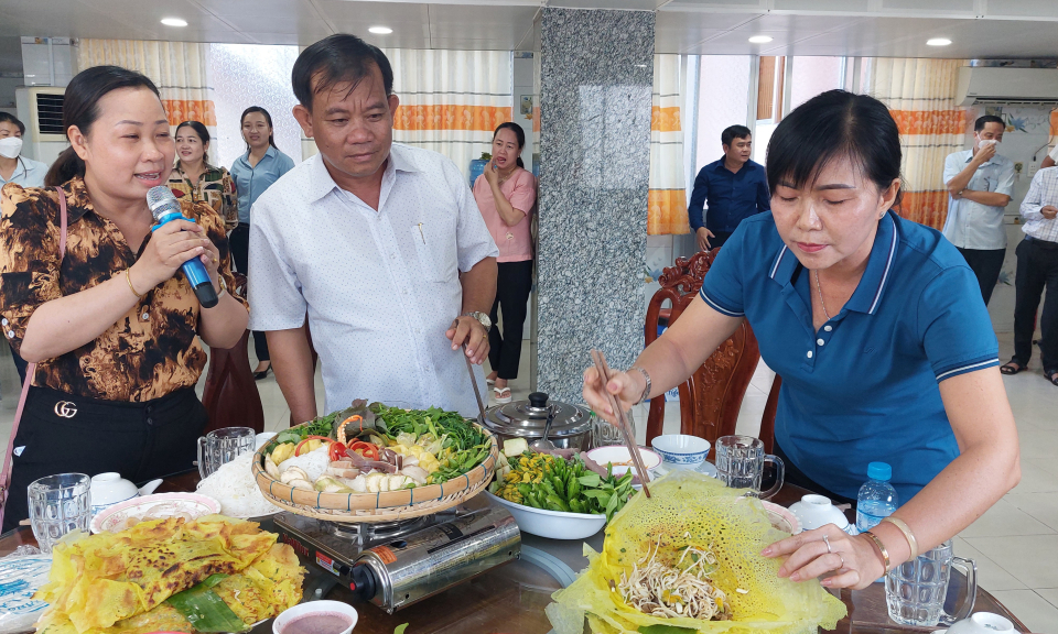 Tân Hưng: Hội thi nấu ăn chia sẻ kinh nghiệm chăm lo đời sống gia đình