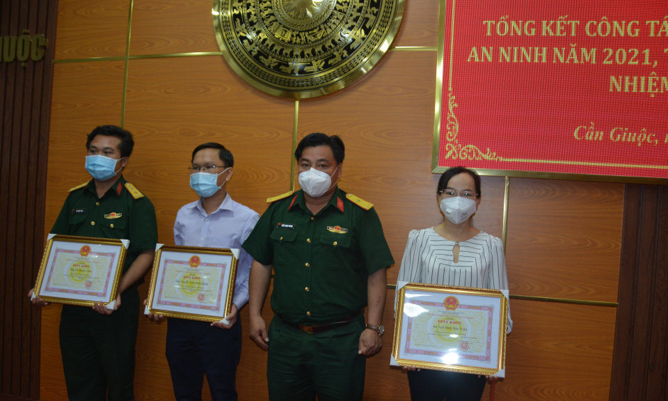 Cần Giuộc tổng kết công tác giáo dục quốc phòng và an ninh năm 2021