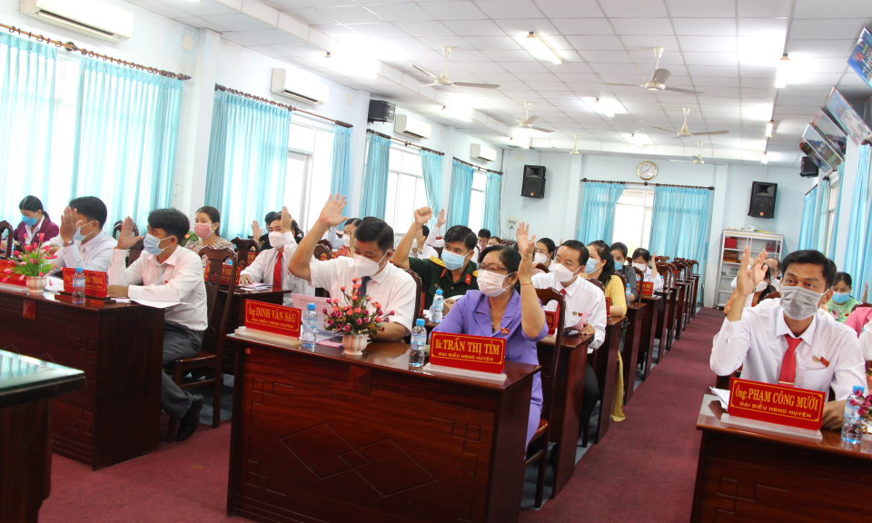 Thủ Thừa – Kỳ họp thứ tư Hội đồng Nhân dân huyện khóa XII
