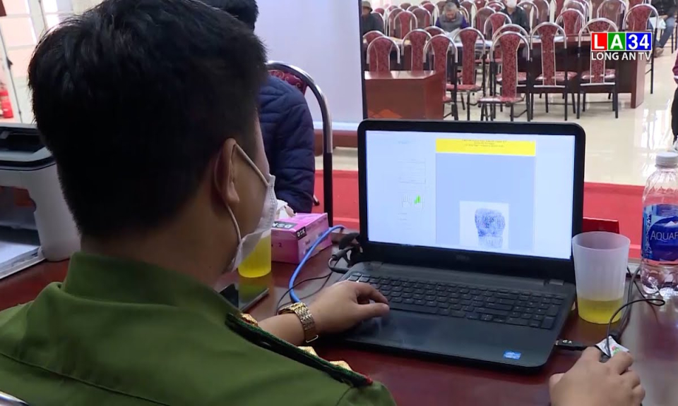 Làm việc xuyên lễ, cấp mã định danh cho học sinh cuối cấp