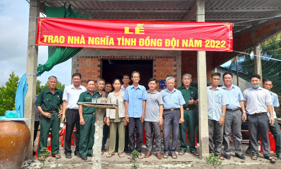 Tân Thạnh trao nhà nghĩa tình đồng đội