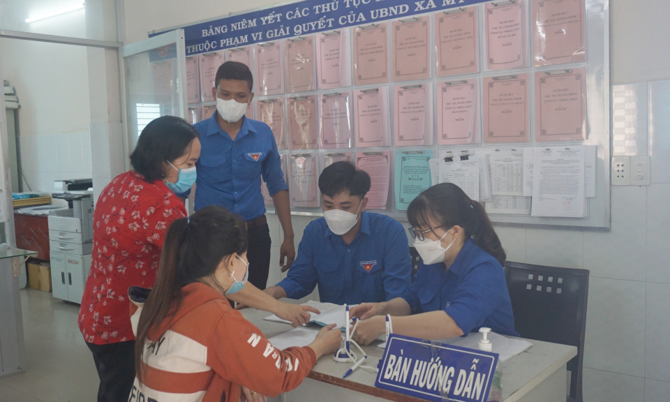 Bến Lức  hiệu quả trong giải quyết thủ tục hành chính trực tuyến ở cấp xã