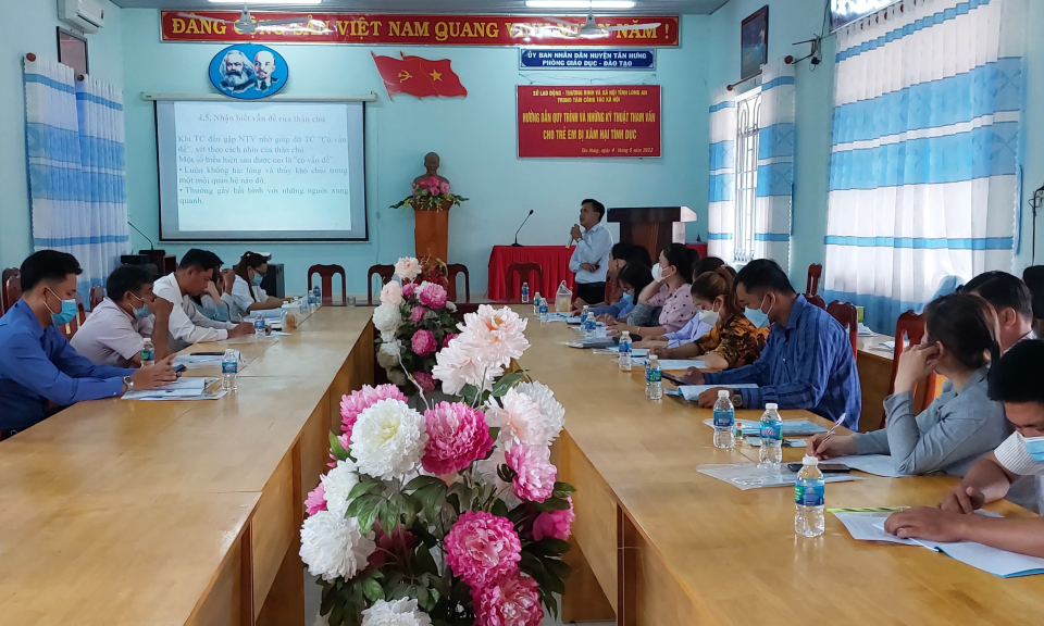 Tân Hưng hướng dẫn quy trình và những kỹ thuật tham vấn cho trẻ em bị xâm hại tình dục