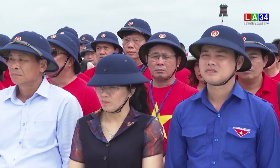 Đoàn công tác tỉnh Long An thăm đảo Sinh Tồn, đảo Colin