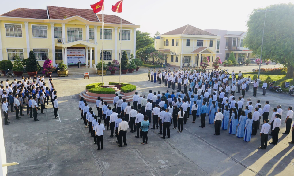 Bến Lức truyền thanh trực tiếp buổi chào cờ đầu tuần