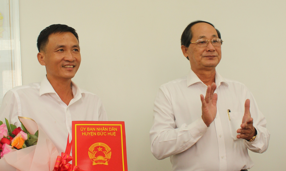 Đức Huệ điều động và bổ nhiệm Phó Trưởng Phòng Tài nguyên và Môi trường huyện