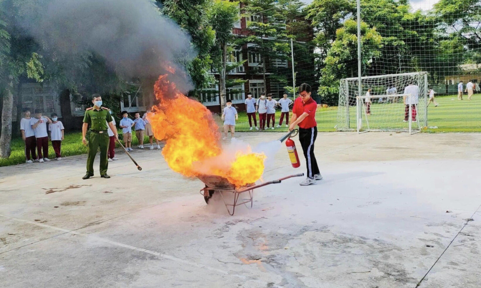 Bến Lức truyên truyền phòng cháy chữa cháy trong trường học