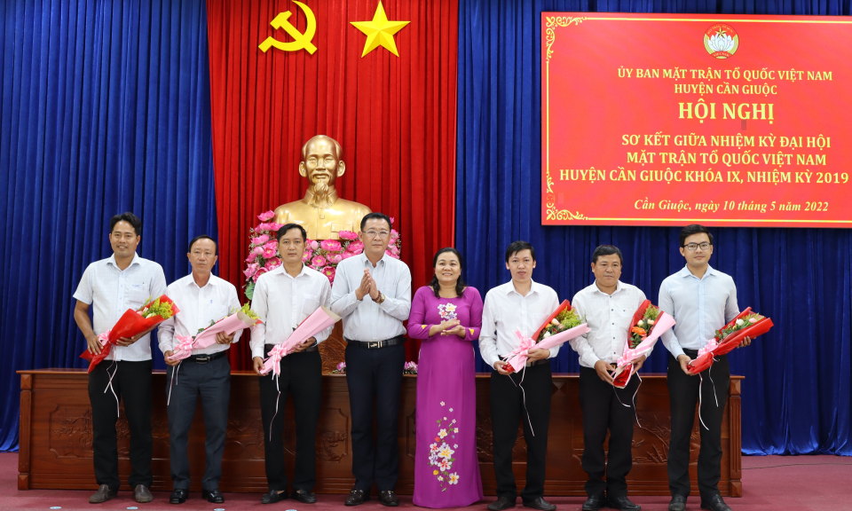 Ủy ban Mặt trận Tổ quốc huyện Cần Giuộc sơ kết giữa nhiệm kỳ 2019 - 2024