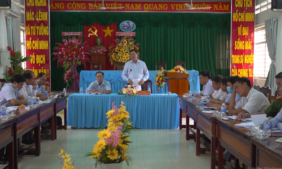  Bí thư Huyện ủy Tân Hưng làm việc với xã Hưng Điền B