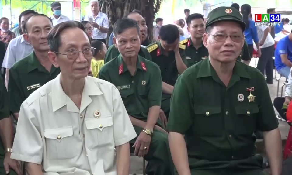Dâng hương tưởng niệm liệt sĩ thuộc Tiểu đoàn 7 - Trung đoàn 271