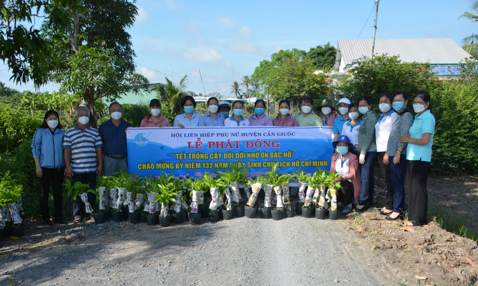  Hội LHPN huyện Cần Giuộc phát động phong trào “Trồng cây đời đời nhớ ơn Bác Hồ”