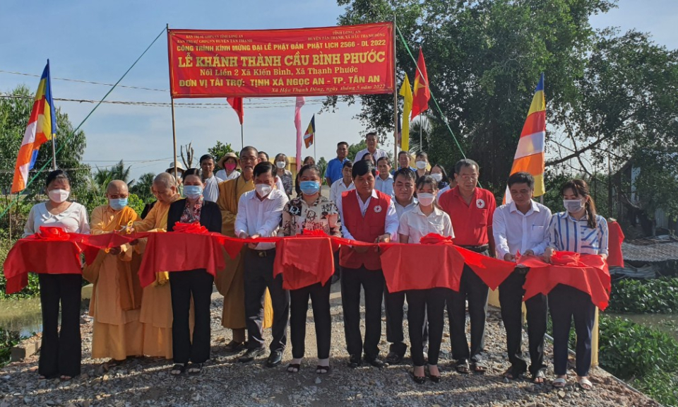 Tân Thạnh khánh thành 2 cây cầu giao thông nông thôn