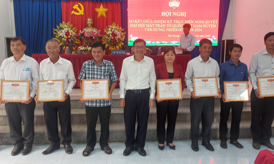 Ủy ban Mặt trận Tổ quốc Việt Nam huyện Tân Hưng sơ kết giữa nhiệm kỳ 2019 – 2024