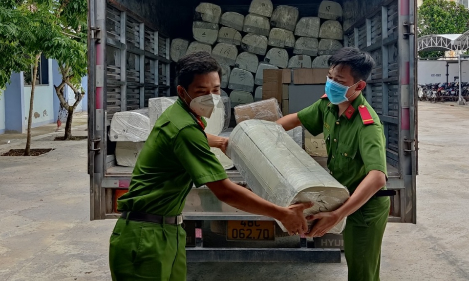 Công an huyện Vĩnh Hưng bắt giữ 02 vụ vận chuyển hàng hóa không rõ nguồn gốc, xuất xứ