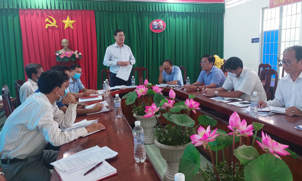 Bí thư huyện ủy Tân Hưng làm việc với Đảng ủy xã Vĩnh Châu A