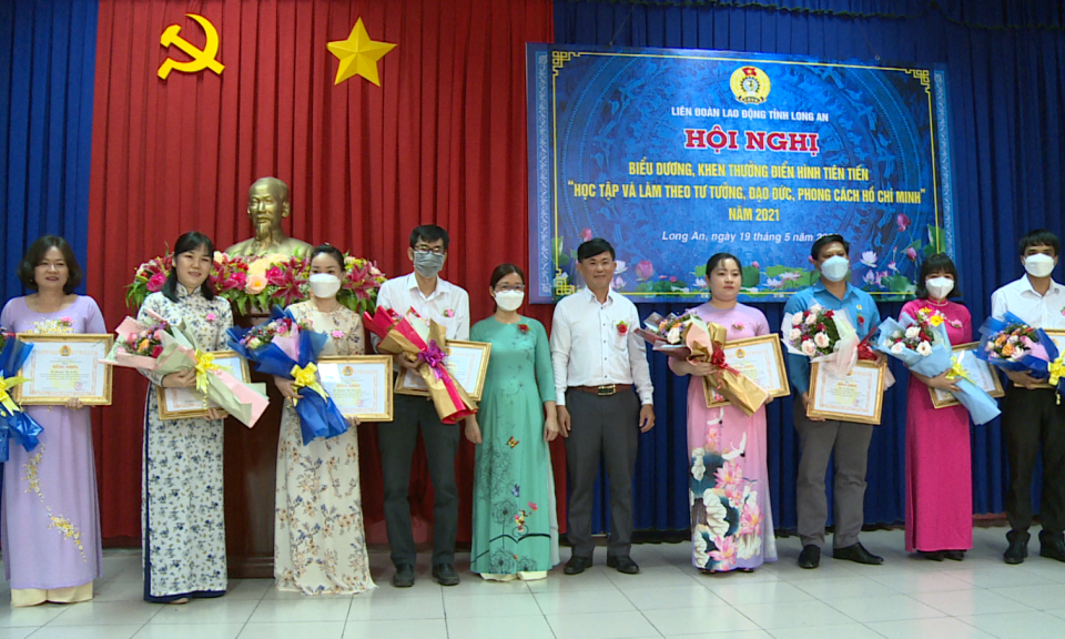 Liên đoàn Lao động tỉnh biểu dương “Học tập và làm theo tư tưởng, đạo đức, phong cách Hồ Chí Minh”