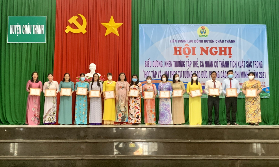 Huyện Châu Thành tuyên dương 65 tập thể, cá nhân tiêu biểu trong học tập và làm theo tấm gương đạo đức Hồ Chí Minh