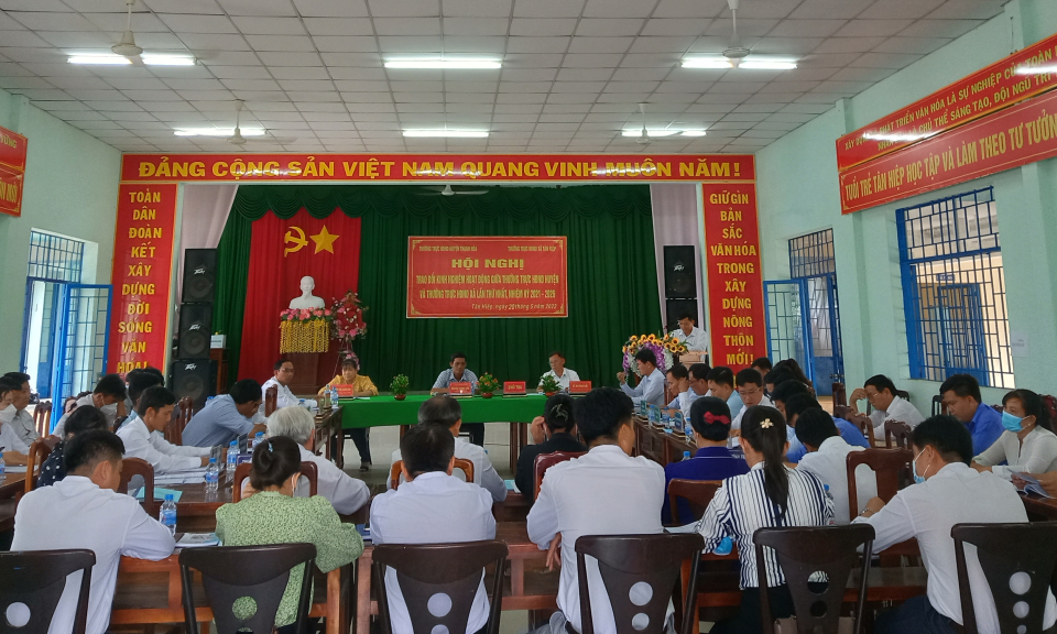Thạnh Hóa: Hội nghị trao đổi kinh nghiệm hoạt động Hội đồng nhân dân