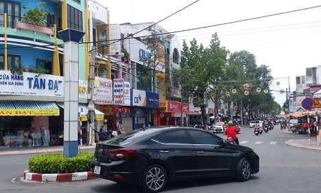 Thành phố Tân An thực hiện thí điểm “Tuyến đường kiểu mẫu về biển hiệu, bảng quảng cáo”