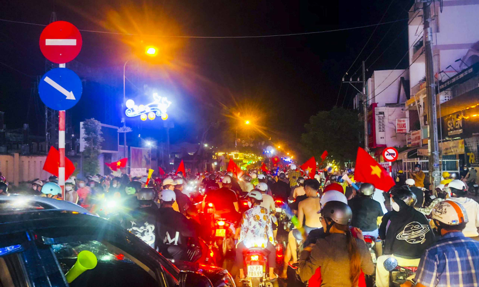 Người dân Long An mừng chiến thắng của U23 Việt Nam