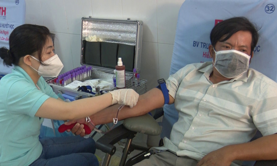 Tân Trụ trên 200 tình nguyện viên hiến máu nhân đạo
