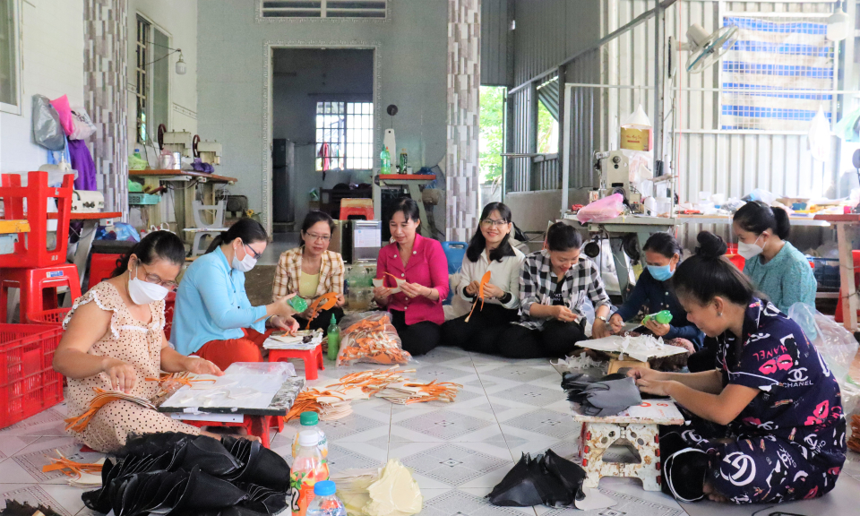 Hội LHPN Tỉnh Long An khảo sát công tác phụ nữ tại Cần Đước