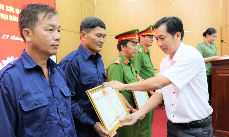 Cần Đước phát  huy sức mạnh toàn dân trong công tác đảm bảo ANTT địa bàn cửa sông ra biển