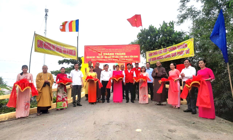 Tân Thạnh khánh thành cầu giao thông nông thôn 