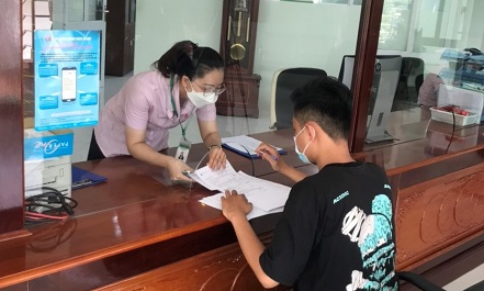 Ngân hàng CSXH thành phố Tân An giải ngân nguồn vốn vay xuất khẩu lao động