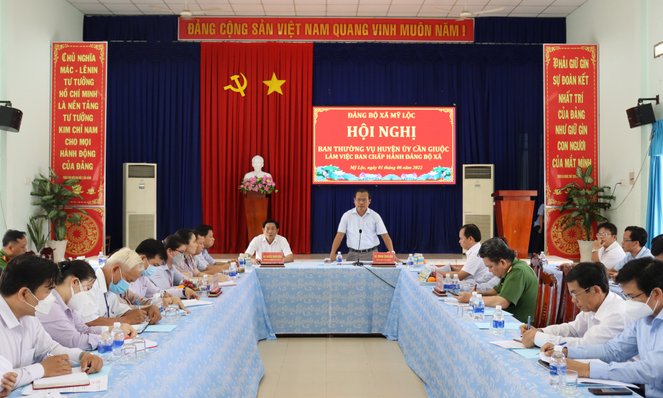 Ban Thường vụ Huyện ủy Cần Giuộc làm việc với Ban Chấp hành Đảng bộ xã Mỹ Lộc