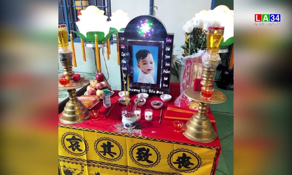 Bé trai 18 tháng tuổi ở Long An tử vong nghi do bị bạo hành